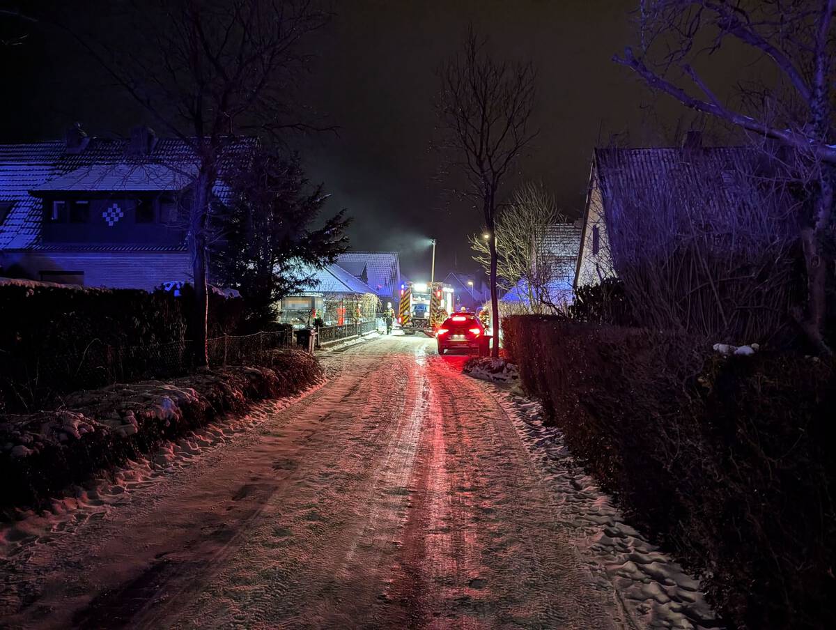 Brennt Garage am Morgen